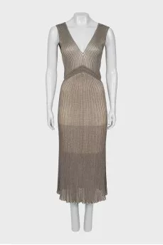 Fitted dress with a cutout
