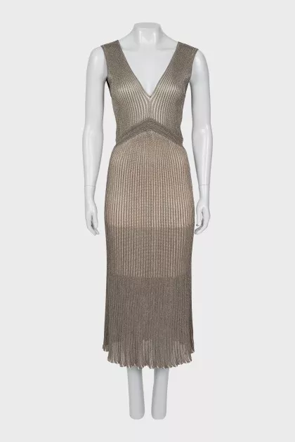 Fitted dress with a cutout