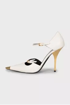 Leather shoes with golden toe