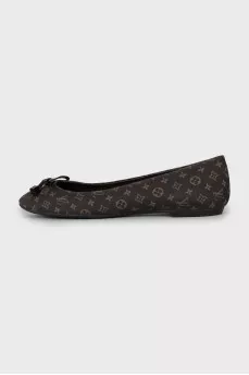 Ballet flats made of textile with a signature print