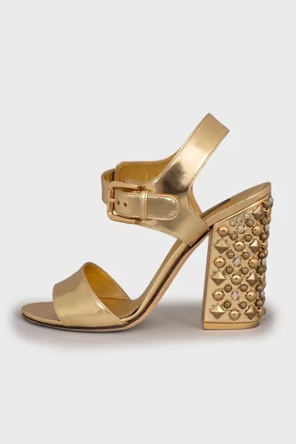 Gold leather sandals with crystals