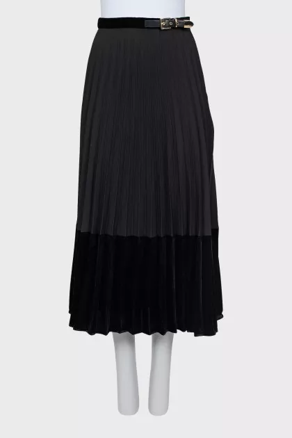 Pleated skirt with velvet insert