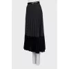 Pleated skirt with velvet insert