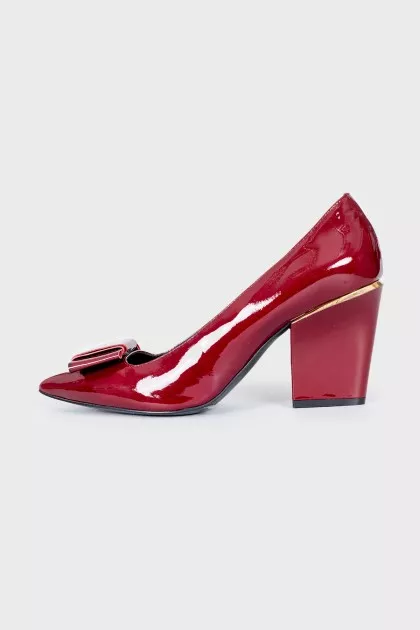 Patent leather bow shoes