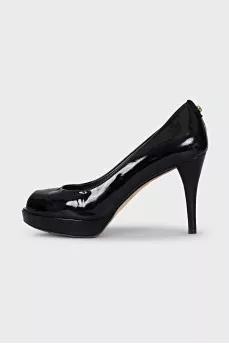 Black open toe shoes