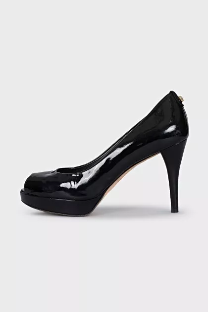 Black open toe shoes