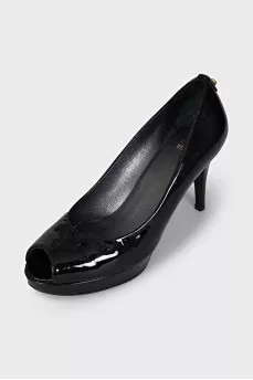 Black open toe shoes