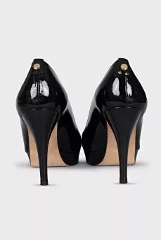 Black open toe shoes