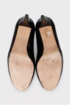 Black open toe shoes