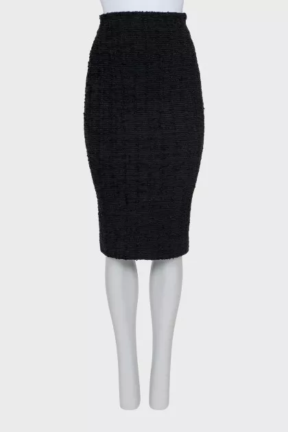 Skirt with relief pattern