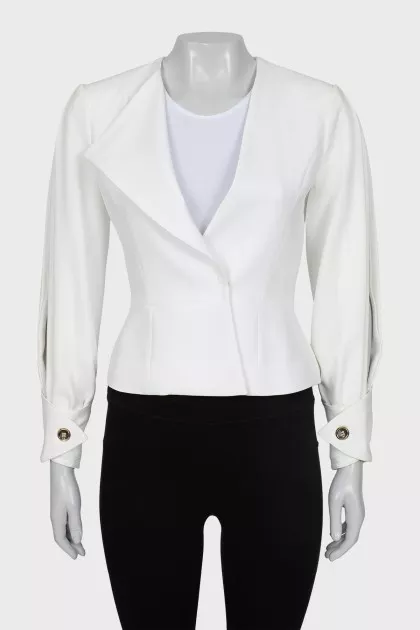 Fitted jacket with button and tag