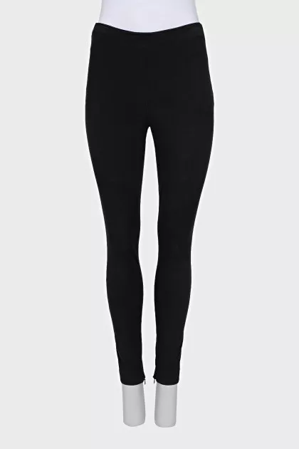 Skinny pants with zippers at the bottom