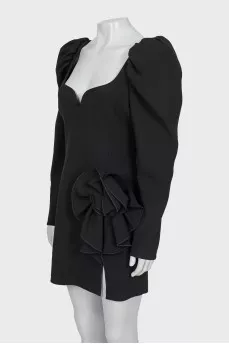 Wool dress with a shaped neckline