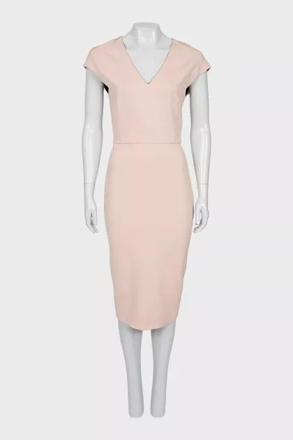 Dress with a back closure
