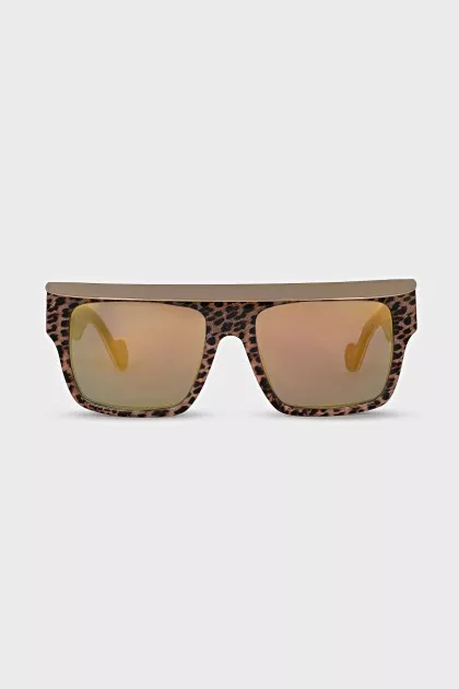 Sunglasses with visor