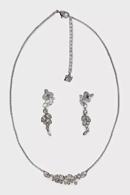 Set of pendant and earrings with crystals