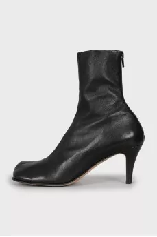 Leather ankle boots with square toe