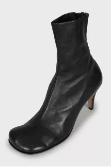 Leather ankle boots with square toe