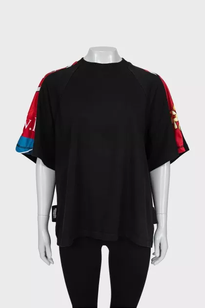 T-shirt with print on sleeves