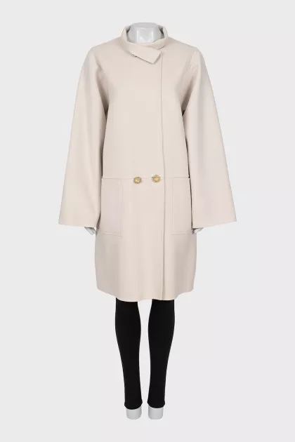 Loose fit wool coat with buttons