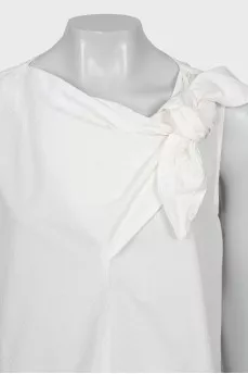 Loose blouse with decorative ties