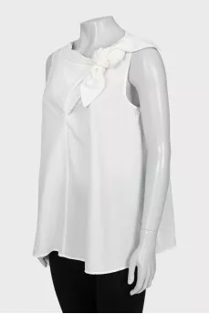 Loose blouse with decorative ties