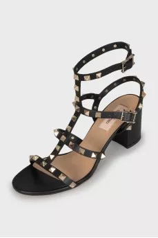 Leather sandals with studded heels