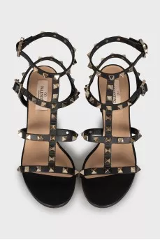 Leather sandals with studded heels