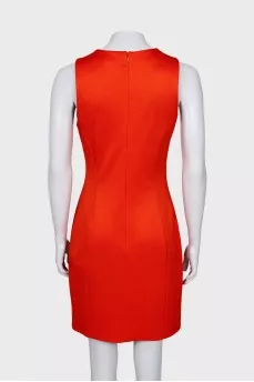 Fitted dress decorated with a zipper at the front