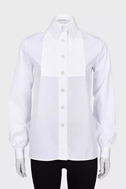 Shirt with branded buttons