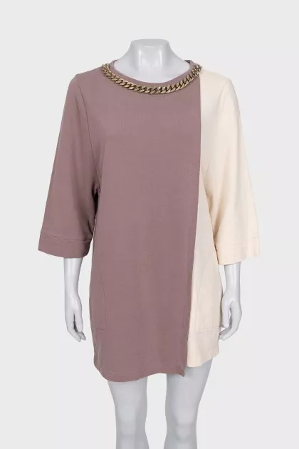 Two-tone dress with gold chain