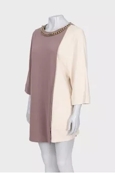 Two-tone dress with gold chain
