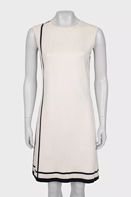 Fitted dress with contrast trim