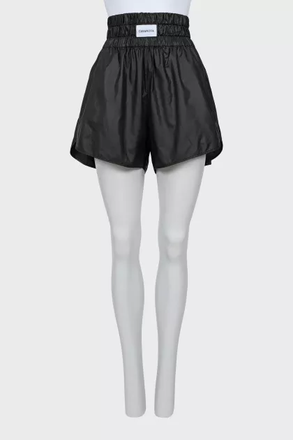 Shorts with a wide waistband