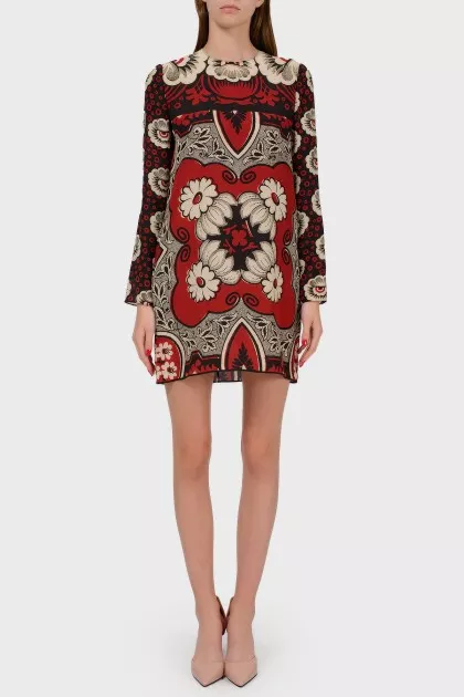 Red dress with abstractntom