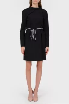 Dress with a deep neckline on the back
