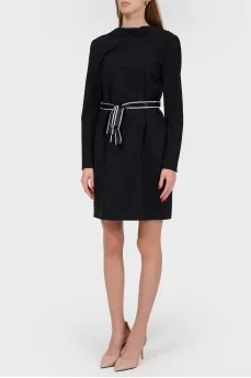 Dress with a deep neckline on the back
