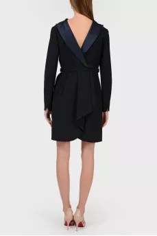 Dress with a deep neckline on the back