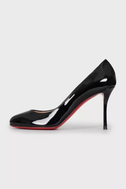 Black patent leather pumps