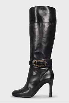 Leather boots with heels