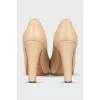 Leather shoes with metal front