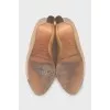 Leather shoes with metal front