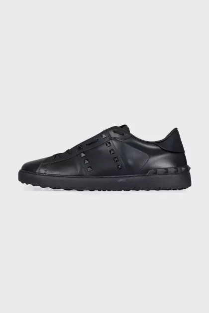 Men's leather sneakers with metal decor