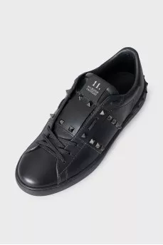 Men's leather sneakers with metal decor
