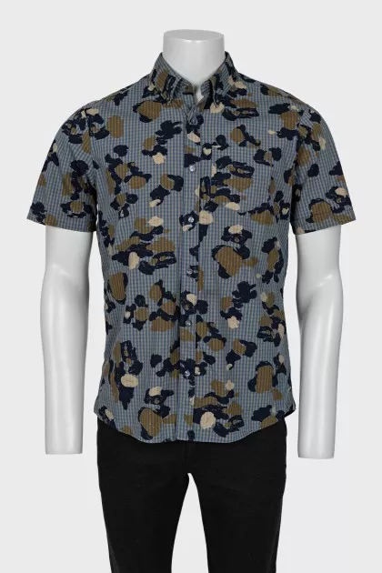 Men's shirt with breast pocket