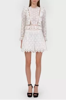Delicate white suit with shorts