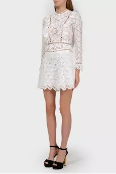 Delicate white suit with shorts