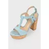 Sucking blue sandals with rivets