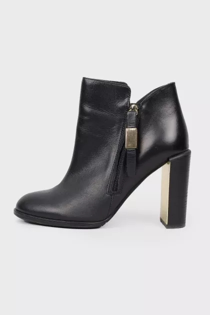 Leather boots with lightning