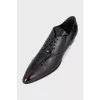 Patent leather shoes in burgundy color